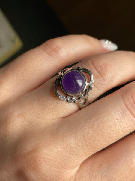 size 7 sterling silver arrow cut-out design amethyst ring
