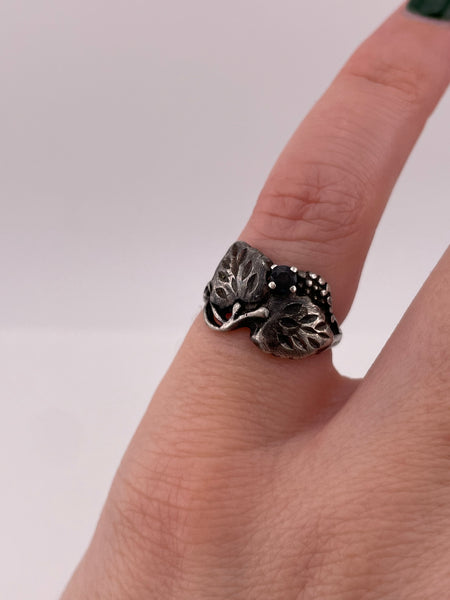 size 4 sterling silver faceted dark blue gemstone leaf ring