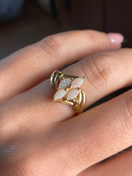 size 7.25 14k yellow gold opal & diamond ring