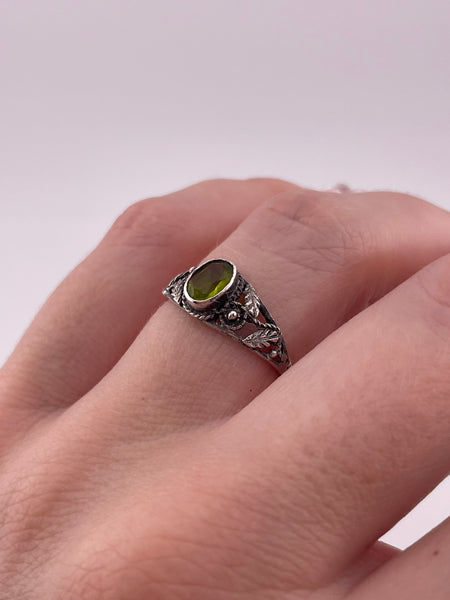 size 7.75 sterling silver faceted green glass ring