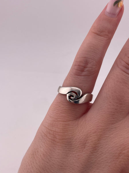 size 4.75 sterling silver stoneless swirl ring