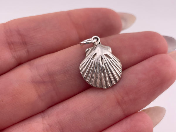 sterling silver scallop shell pendant