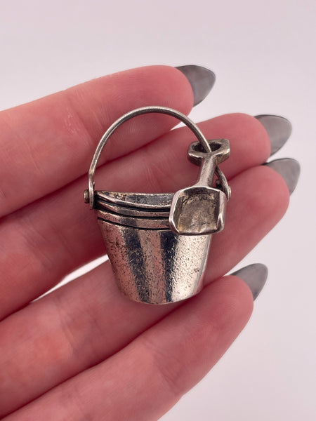sterling silver beach pail and bucket brooch pin
