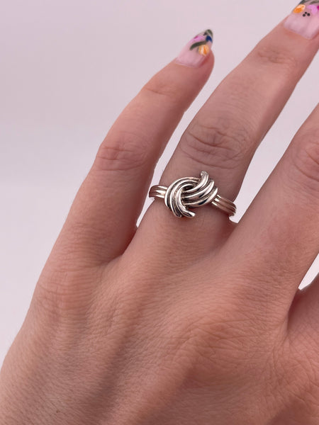 size 7.25 sterling silver stoneless lined ring