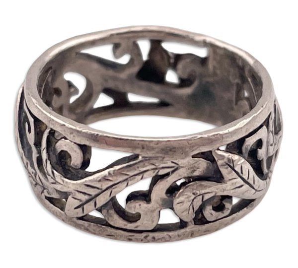 size 6.5 sterling silver scroll cut-out design band ring