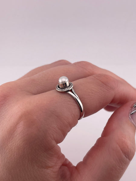 size 8.5 sterling silver synthetic pearl ring