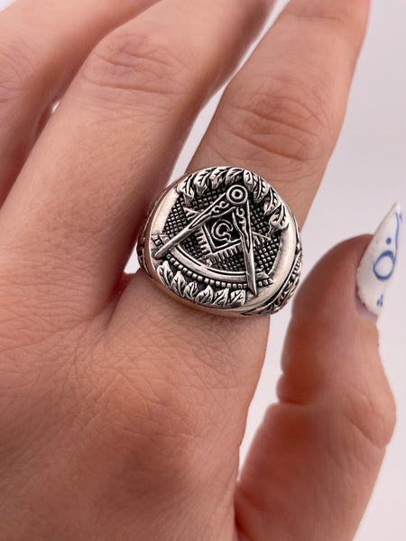 size 8.5 sterling silver Masonic ring