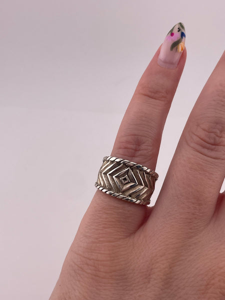 size 4.5 sterling silver stoneless chevron wide band ring