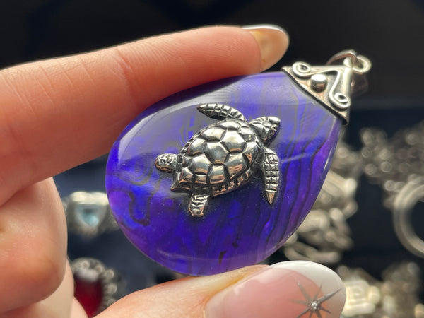 sterling silver sea turtle abalone resin topped pendant