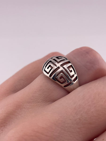 size 6 sterling silver stoneless Greek key cut-out ring