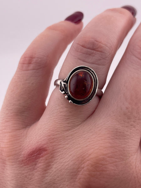 size 6.75 sterling silver oval amber leaf detail ring