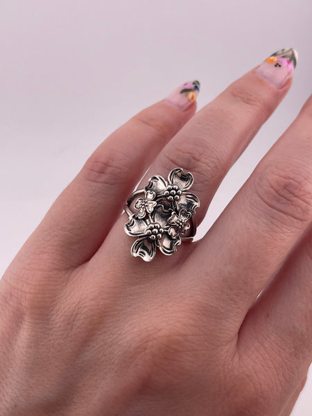 size 6 adjustable band sterling silver Beau dogwood flower ring