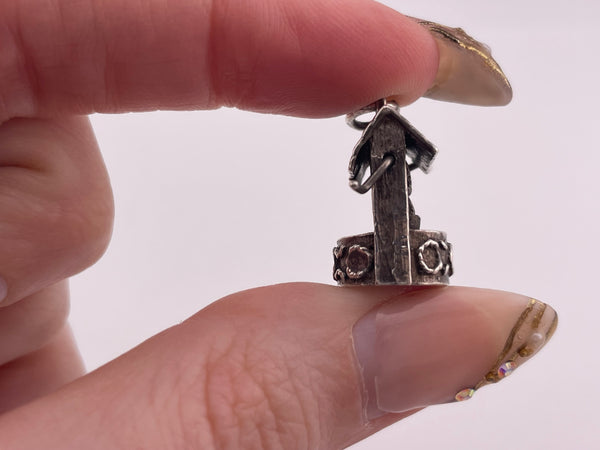sterling silver wishing well pendant