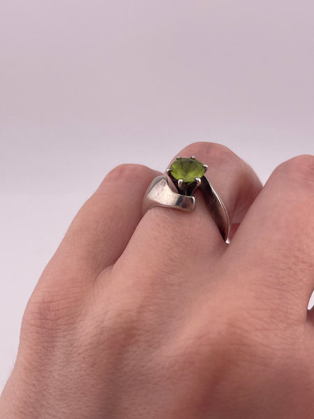 size 6 sterling silver faceted peridot ring