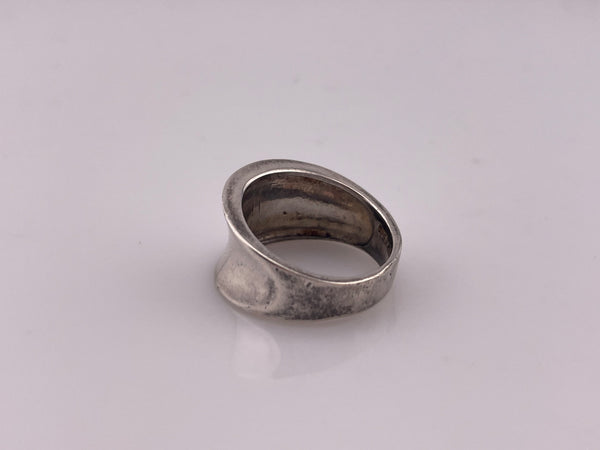 size 8 sterling silver stoneless concave ring