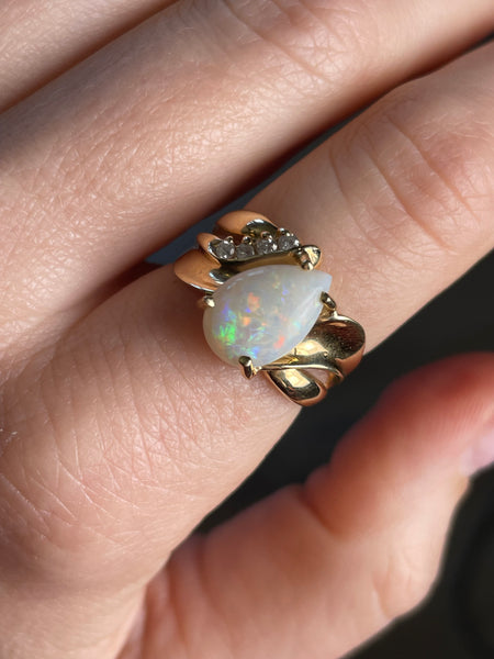 size 7.25 14k yellow gold opal & diamond ring