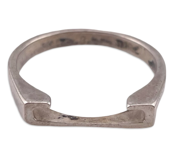 size 8 sterling silver 'C' sideways initial ring