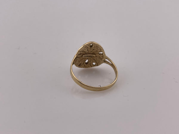 size 5.75 14k yellow gold sand dollar ring