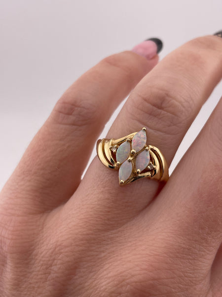 size 7.25 14k yellow gold opal & diamond ring