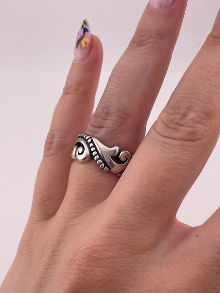 size 6.75 sterling silver stoneless swirl band ring