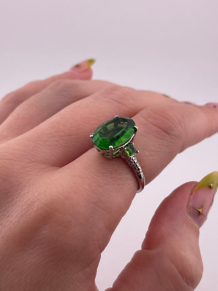 size 7.25 sterling silver faceted green glass ring