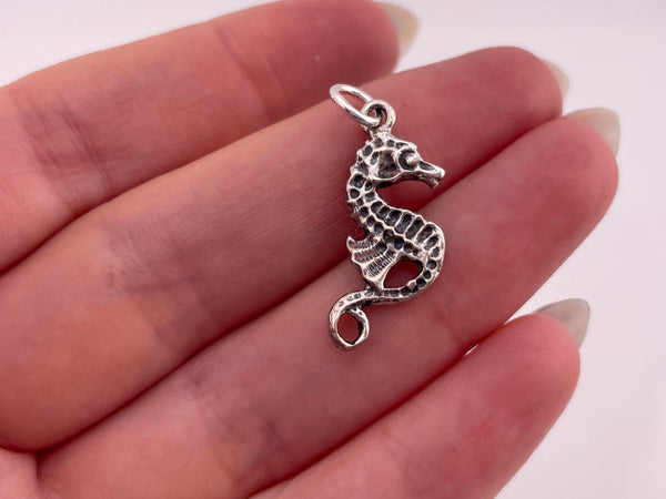 sterling silver seahorse pendant