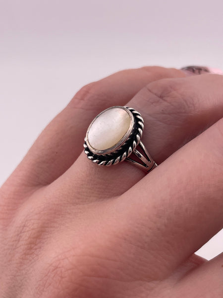 size 7 sterling silver mother of pearl rope border ring