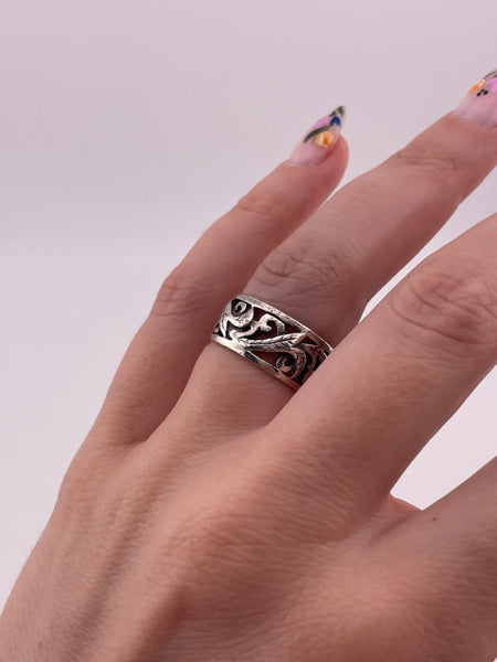size 6.5 sterling silver scroll cut-out design band ring
