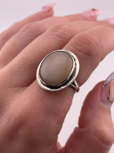 size 7.25 sterling silver mother of pearl ring