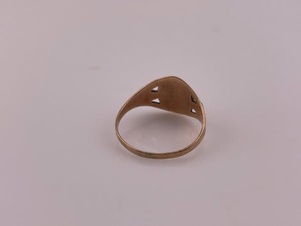 size 6.75 10k yellow gold engarved signet ring