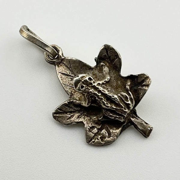 sterling silver frog leaf 'Puerto Rico' souvenir pendant