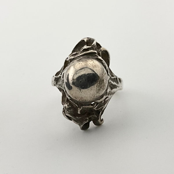 size 7.5 sterling silver Art Nouveau ball sphere ring
