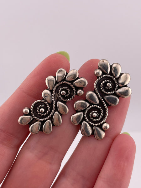 sterling silver stoneless swirl design screw-back earrings