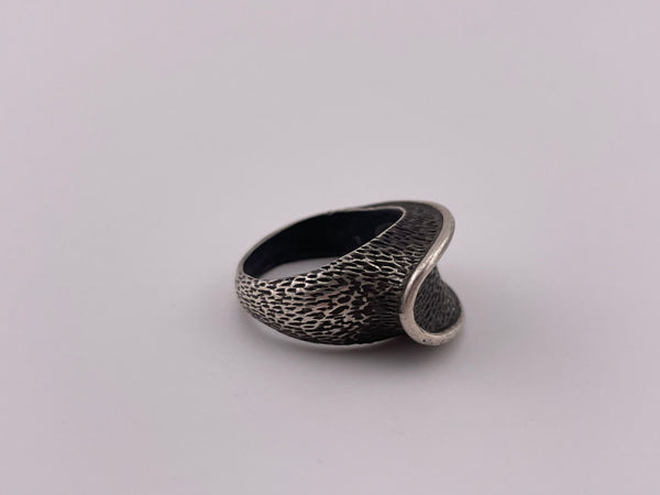 size 5.75 sterling silver stoneless abstract ring
