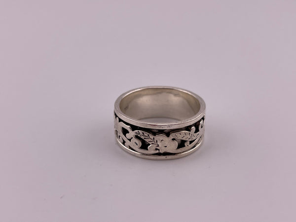 size 8 sterling silver spinner leaf band ring