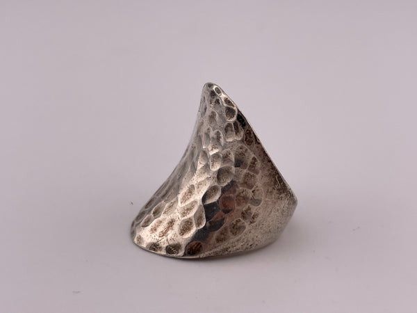 size 8.5 sterling silver hammered stoneless chunky curved ring