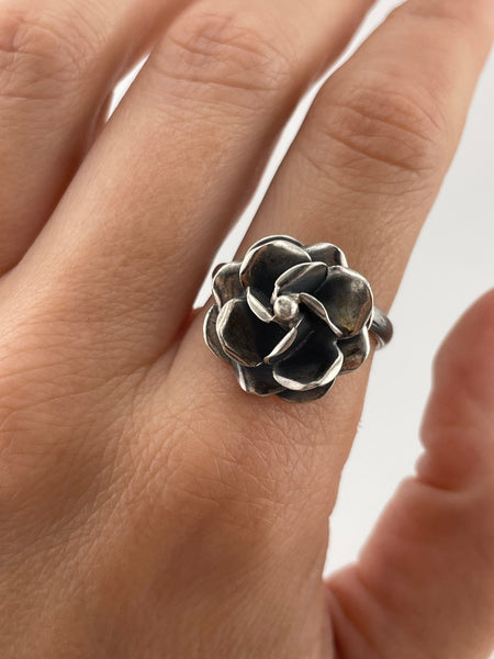 size 8.5 adjustable band sterling silver stoneless flower ring