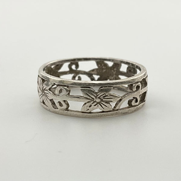 size 8.5 sterling silver flower cut-out band ring