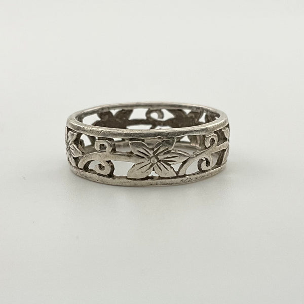 size 8.5 sterling silver flower cut-out band ring