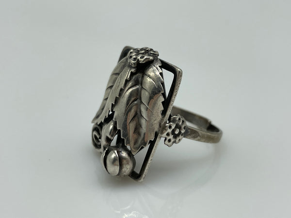 size 8-9 adjustable band sterling silver Art Nouveau style stoneless flower ring